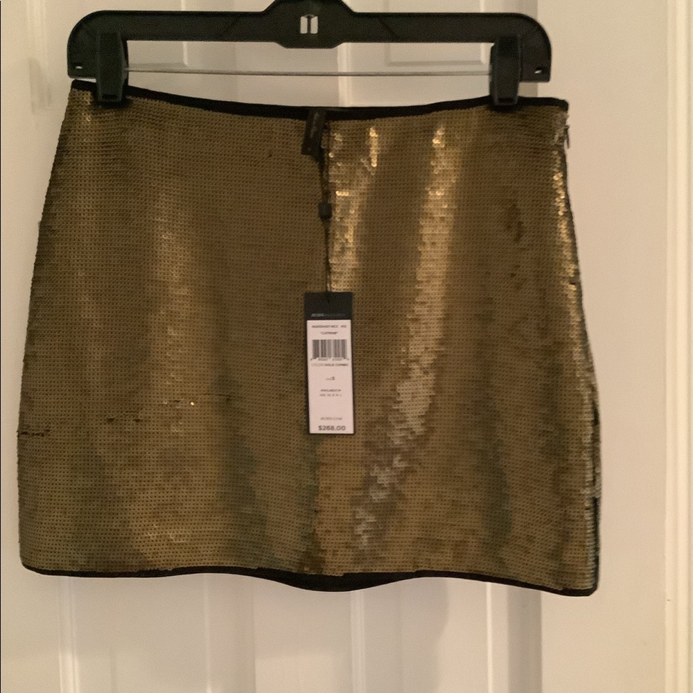 Sequenced skirt